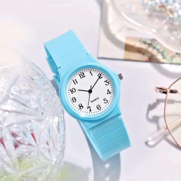 my-11134207-7r98r-lqle35yream62a.webp Random Unisex Student Analog Watch